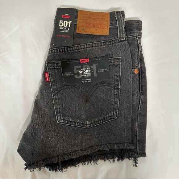 Levi’s Shorts | Women’s | 24 - Picture 4 of 4